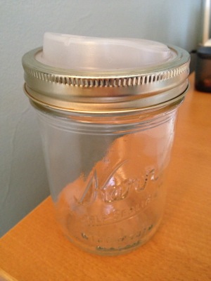 Cuppow turns a mason jar into a to-go cup!