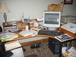 messy messy desk